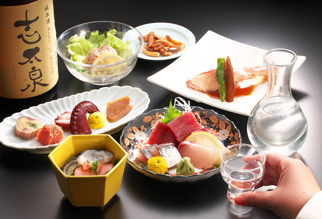 酒器と手